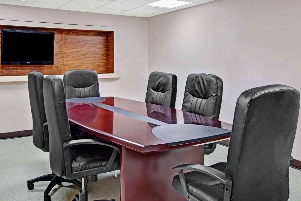 Super 8 By Wyndham Jamaica North Conduit 1