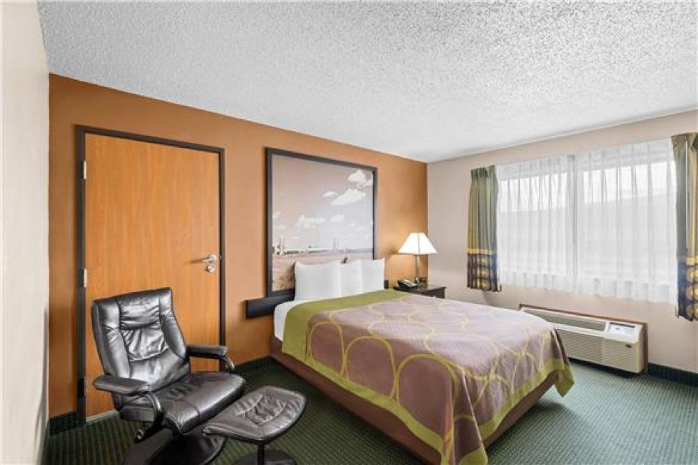 SUPER 8 BY WYNDHAM JEFFERSON 1