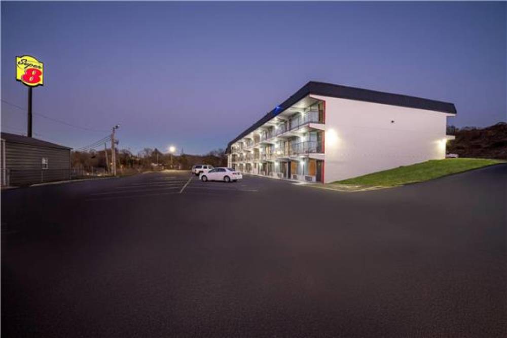 Super 8 By Wyndham Kingsport /I 81