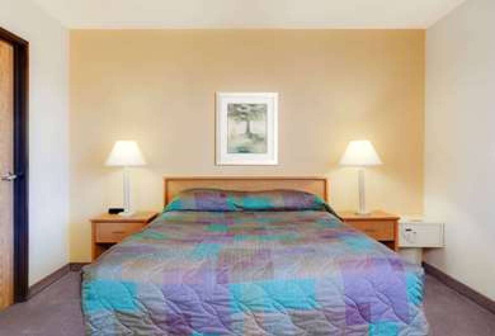 SUPER 8 BY WYNDHAM KLAMATH FALLS 3