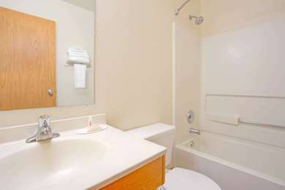 SUPER 8 BY WYNDHAM KLAMATH FALLS 5