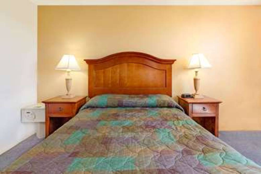 SUPER 8 BY WYNDHAM KLAMATH FALLS 4