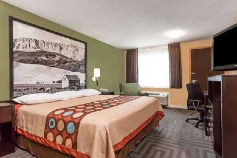 Super 8 By Wyndham LaGrande 8