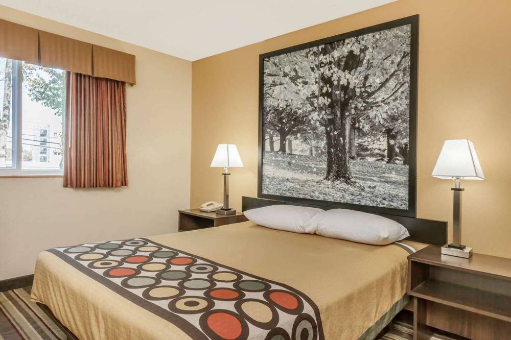 SUPER 8 BY WYNDHAM LATHAM/ALBANY AI 1