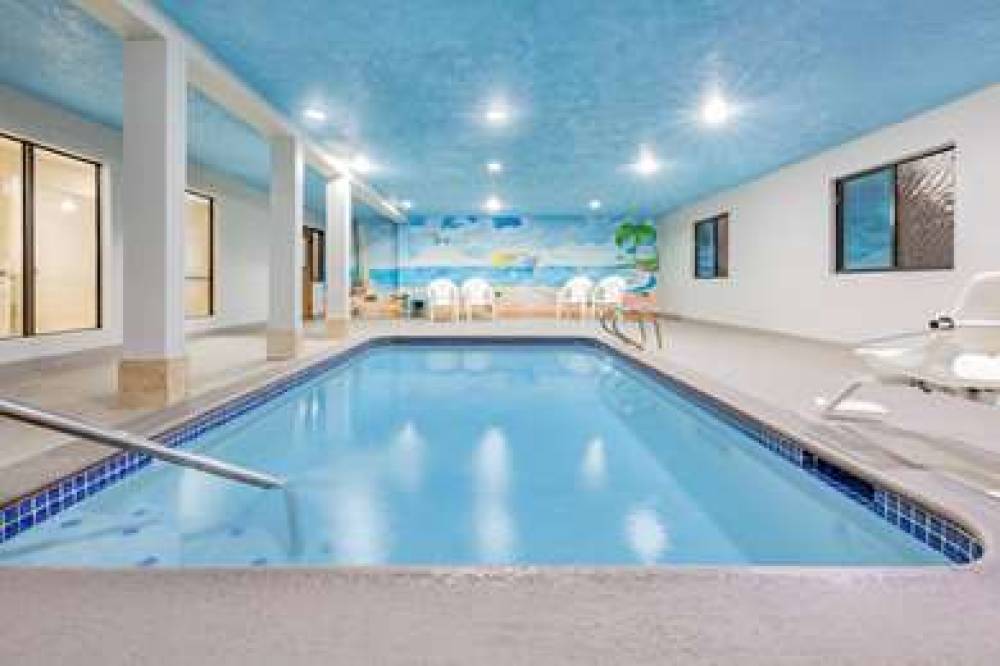 SUPER 8 BY WYNDHAM LEAGUE CITY 8