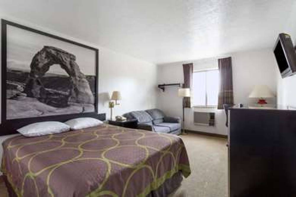 Super 8 By Wyndham Logan 8