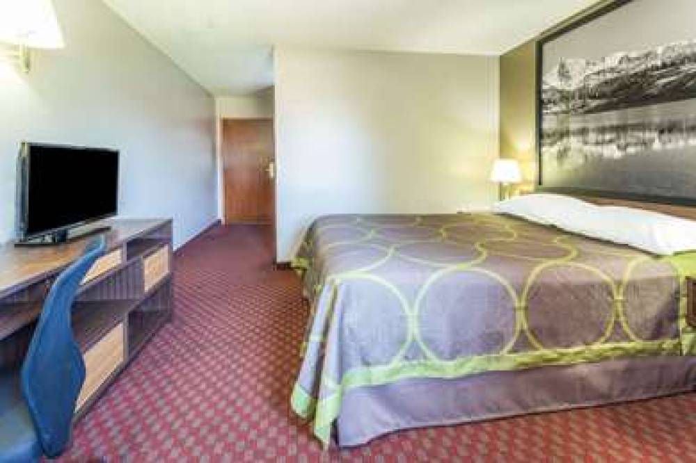 SUPER 8 BY WYNDHAM LONGMONT/DEL CAM 6