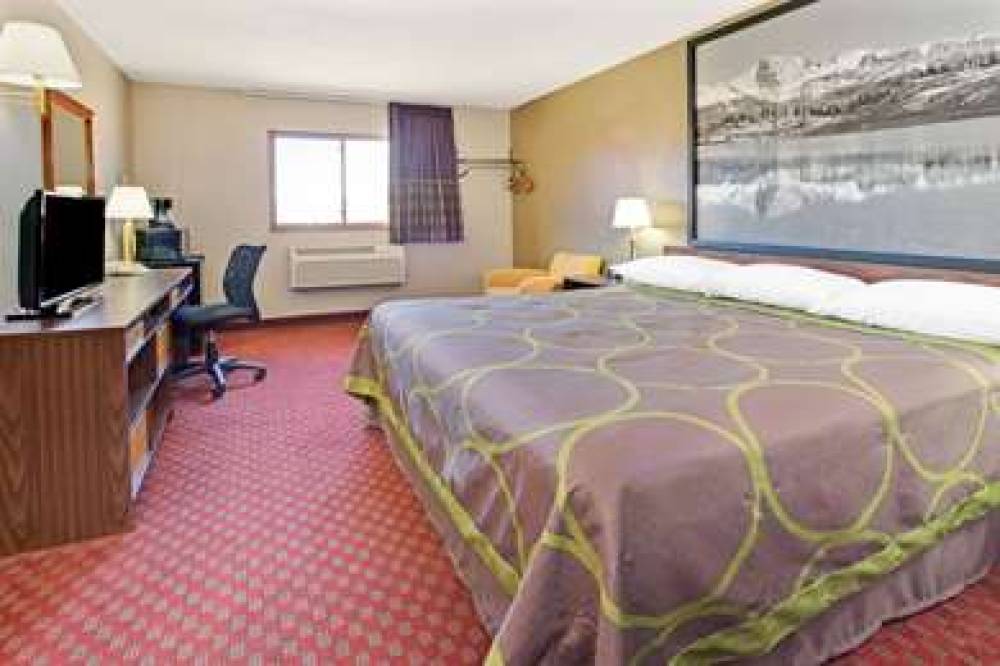 SUPER 8 BY WYNDHAM LONGMONT/DEL CAM 7