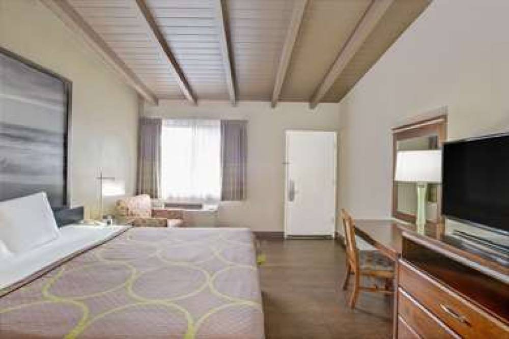 Super 8 By Wyndham Los Angeles-Culver City Area 5