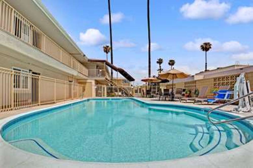 Super 8 By Wyndham Los Angeles-Culver City Area 3