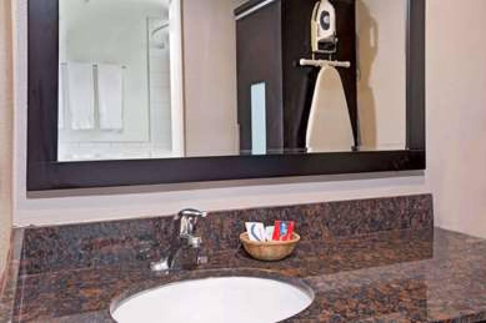 Super 8 By Wyndham Los Angeles-Culver City Area 6