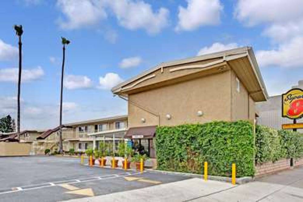 Super 8 By Wyndham Los Angeles-Culver City Area 1