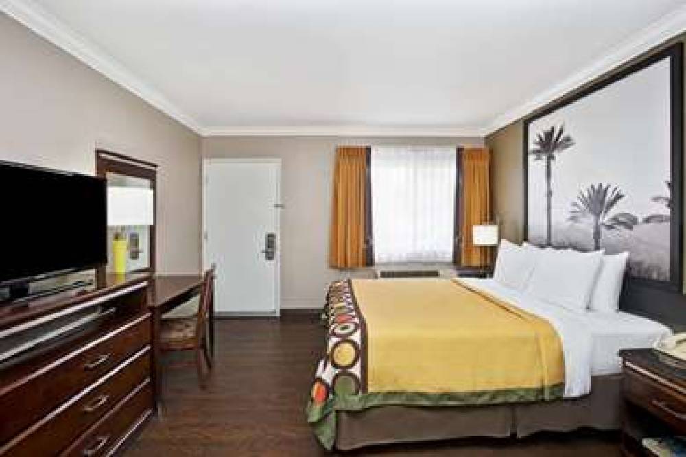 Super 8 By Wyndham Los Angeles-Culver City Area 4