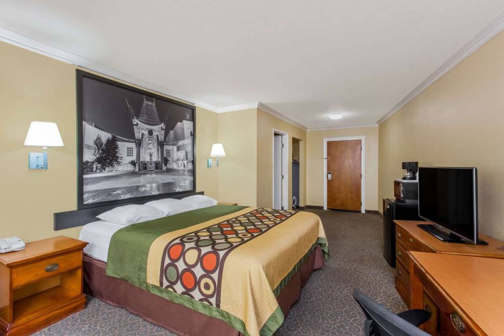 Super 8 By Wyndham Los Angeles Downtown 7