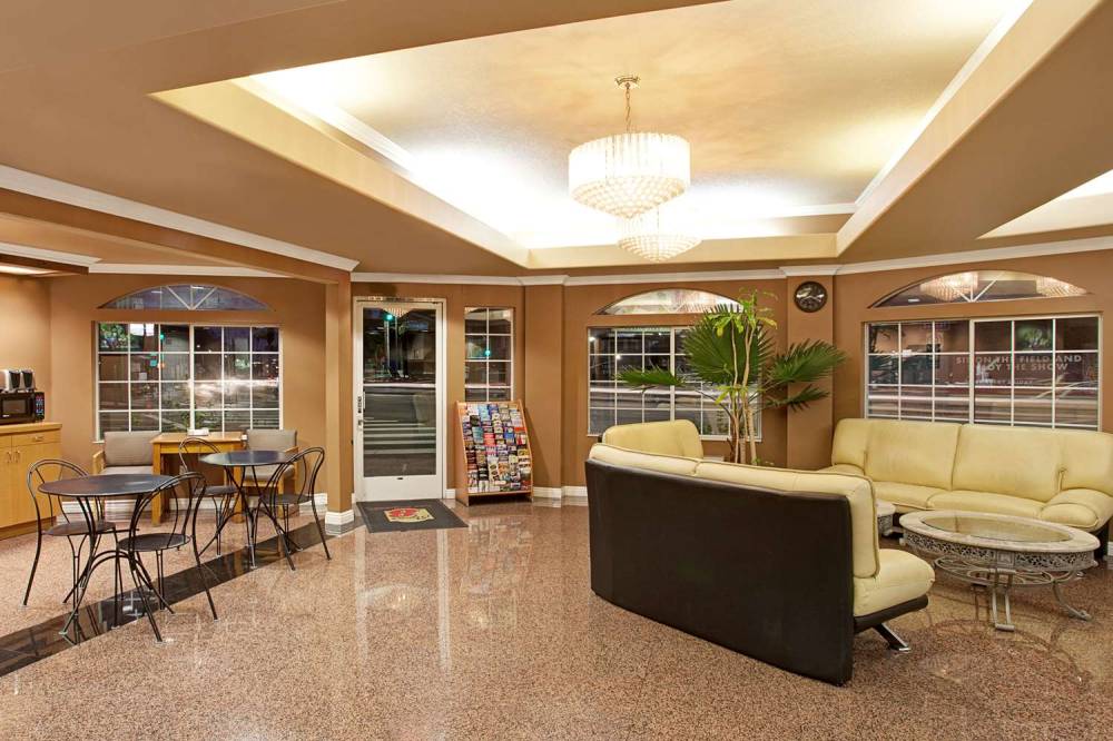 Super 8 By Wyndham Los Angeles Downtown 5