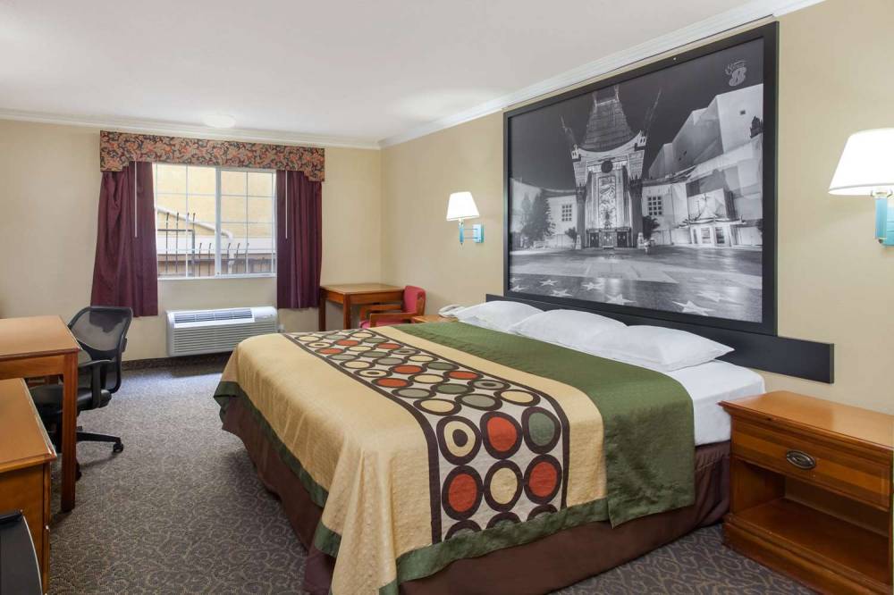 Super 8 By Wyndham Los Angeles Downtown 10