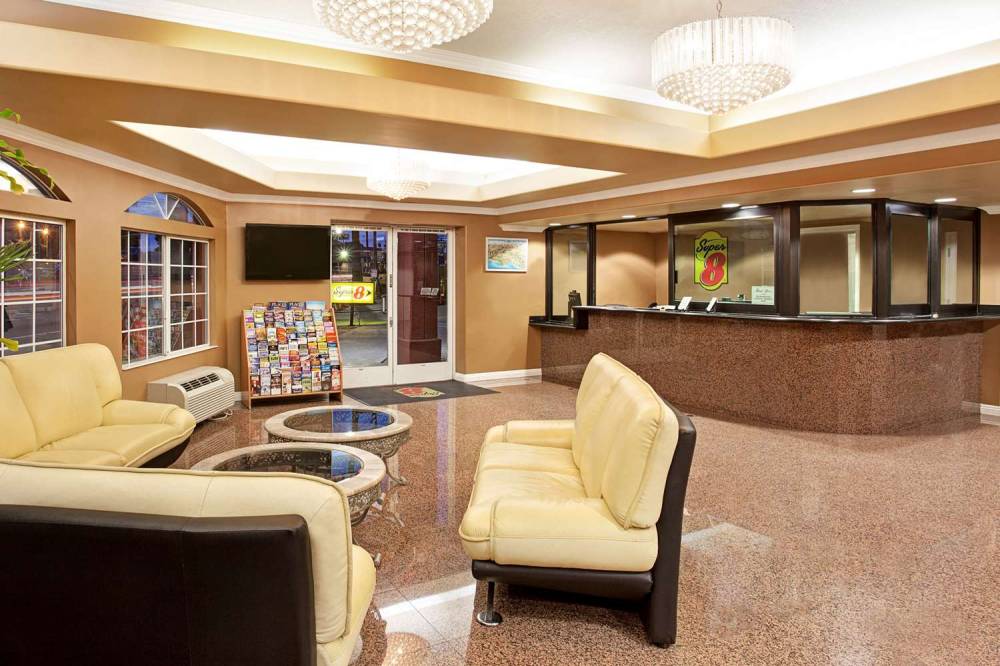 Super 8 By Wyndham Los Angeles Downtown 8