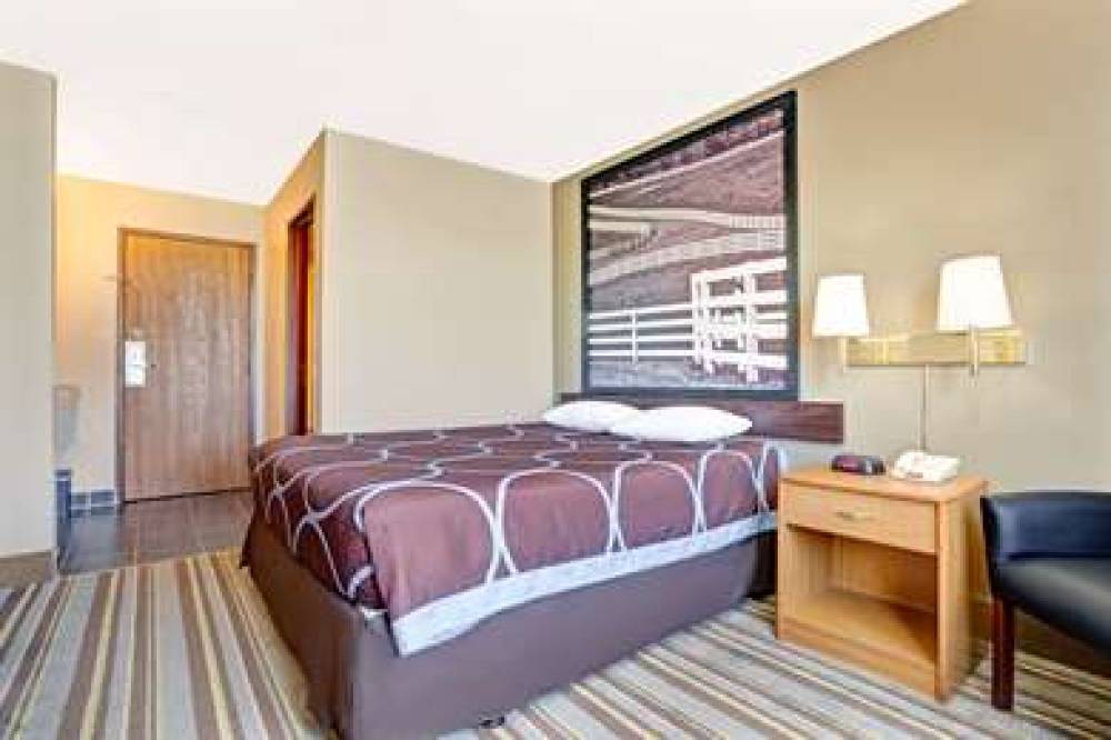 Super 8 By Wyndham Louisville Airport 7