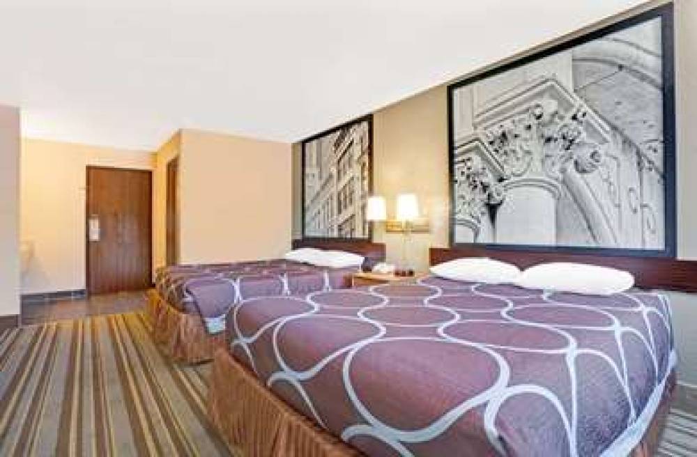 Super 8 By Wyndham Louisville Airport 4