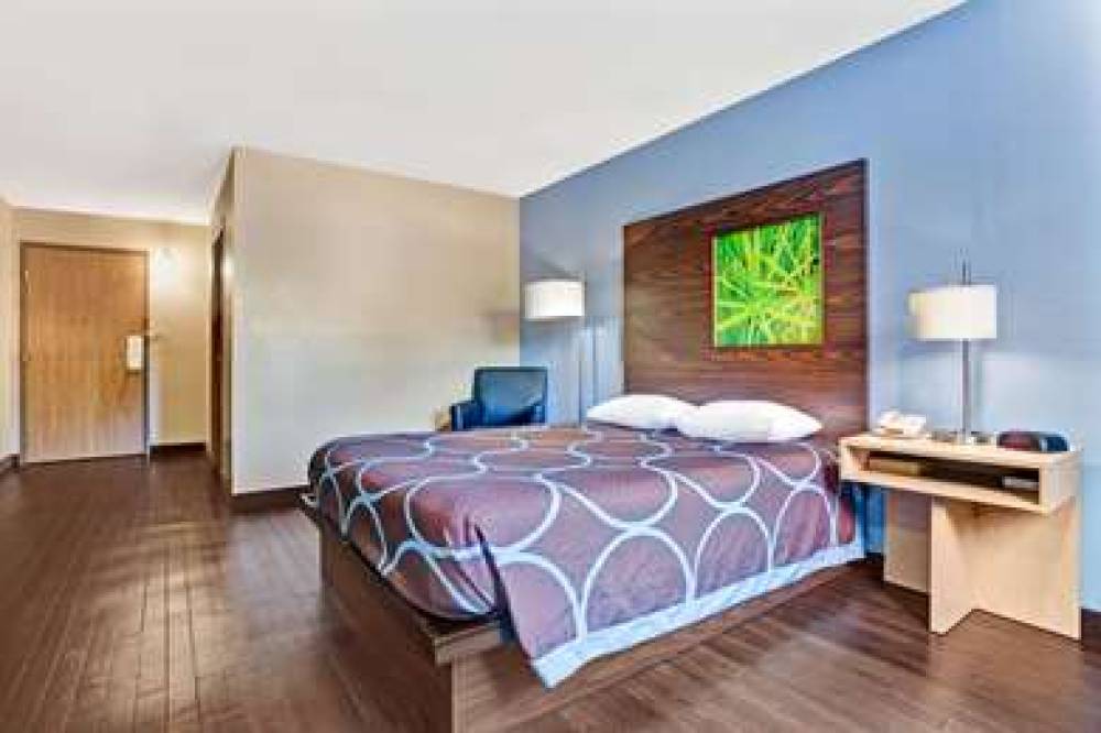 Super 8 By Wyndham Louisville Airport 9