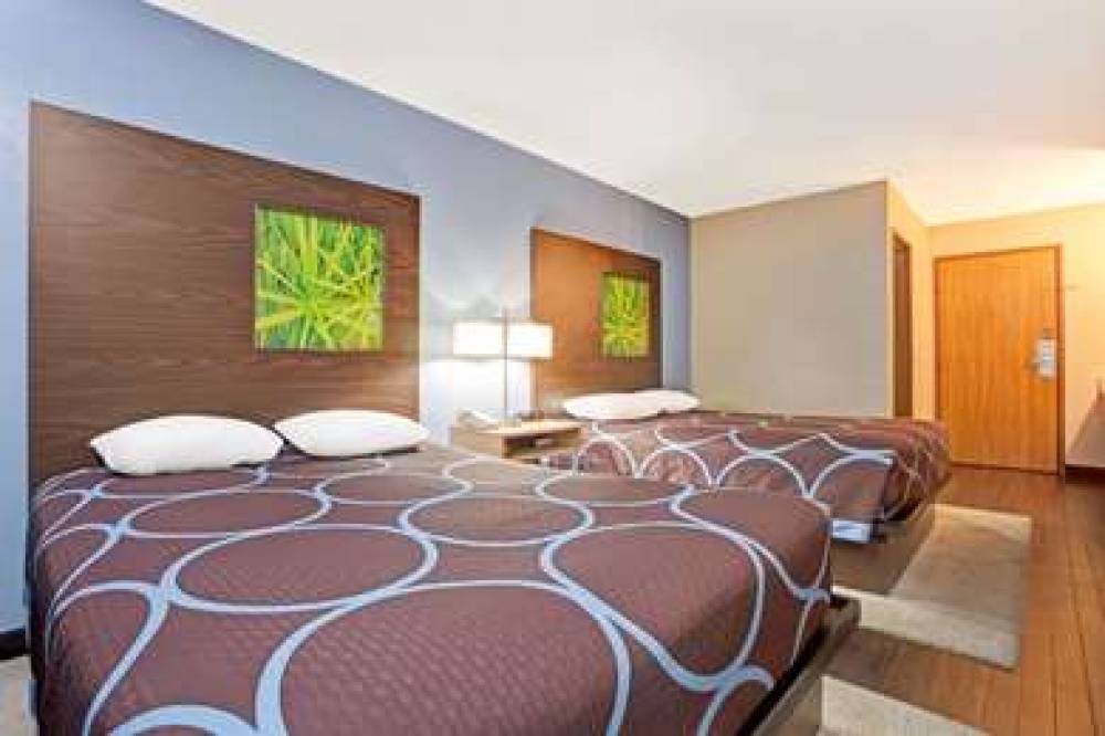 Super 8 By Wyndham Louisville Airport 10