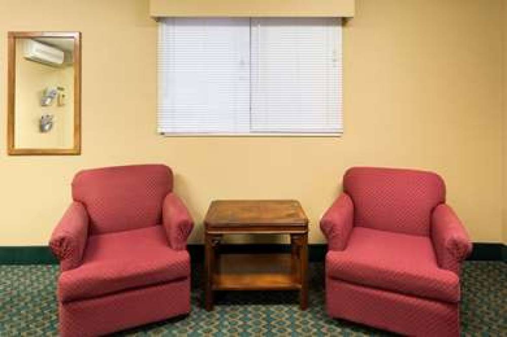 Super 8 By Wyndham Mendota 4