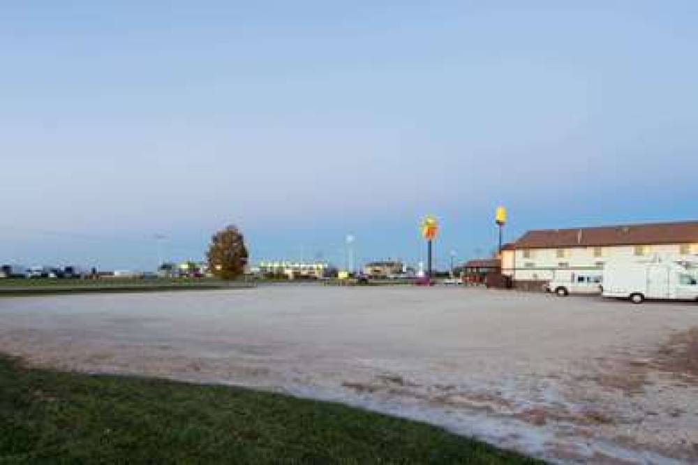 Super 8 By Wyndham Mendota 9