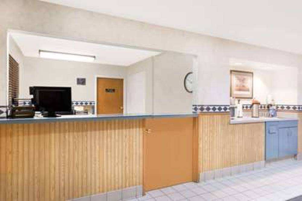 Super 8 By Wyndham Merrillville 4