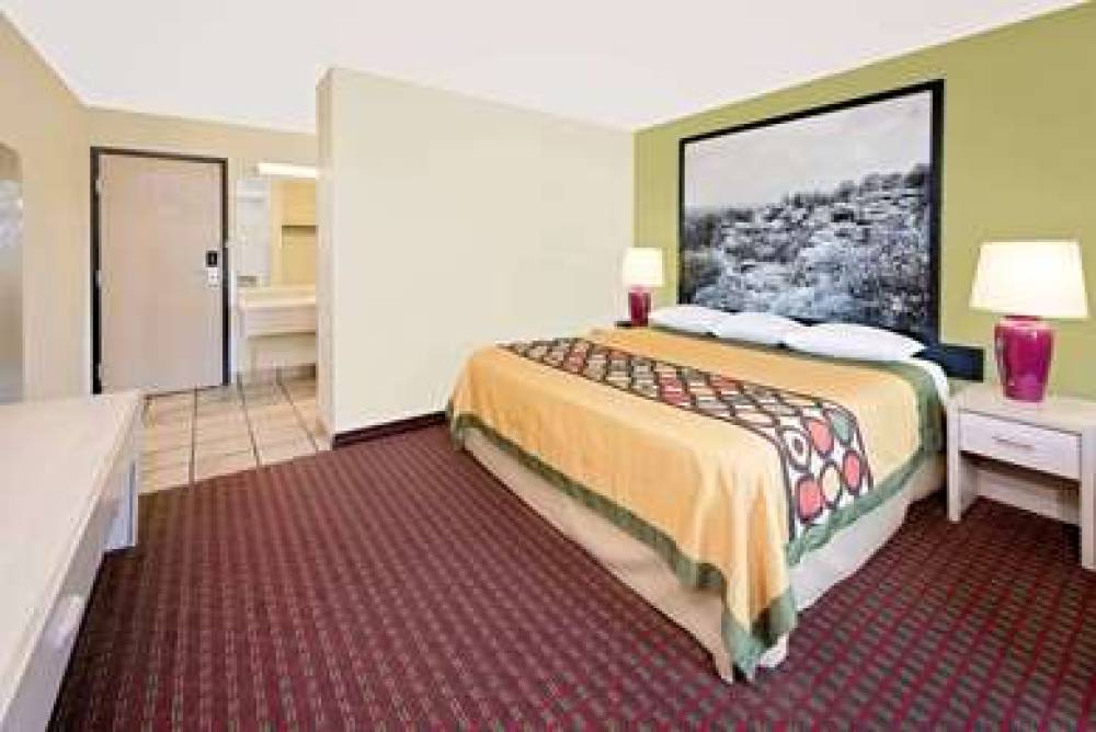 Super 8 By Wyndham Metropolis 9