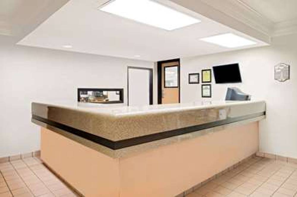Super 8 By Wyndham Metropolis 3