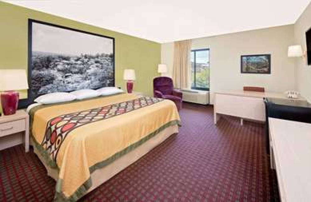Super 8 By Wyndham Metropolis 7
