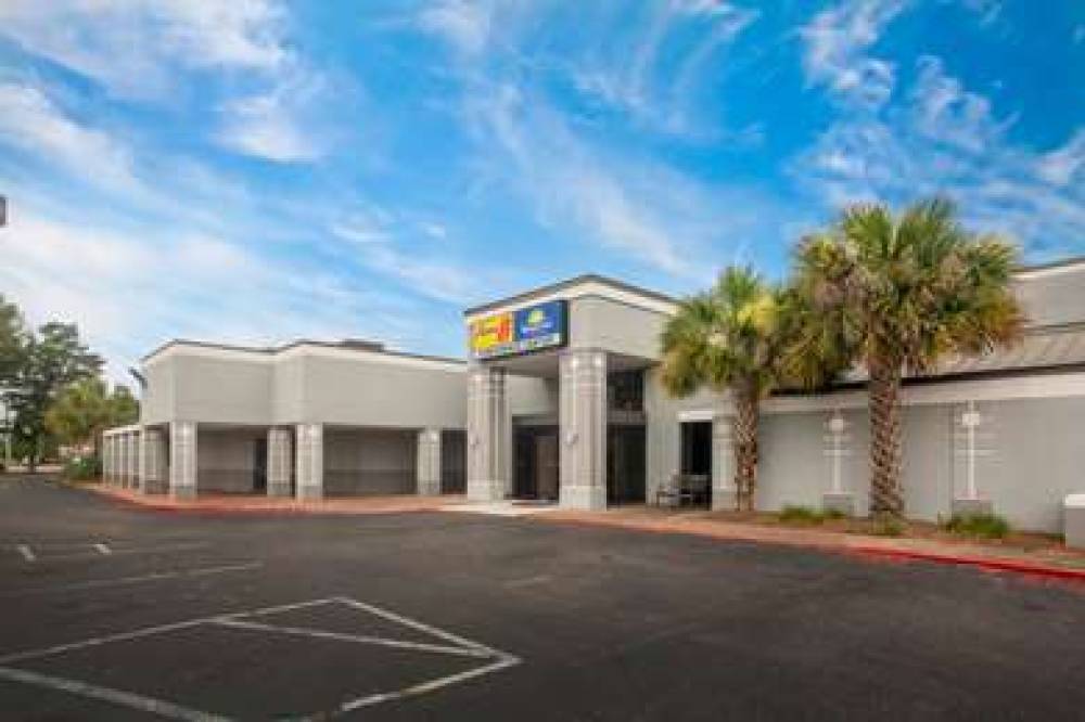 SUPER 8 BY WYNDHAM MOBILE I-65 8