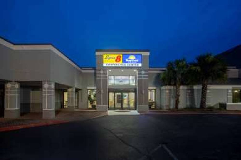 SUPER 8 BY WYNDHAM MOBILE I-65 7