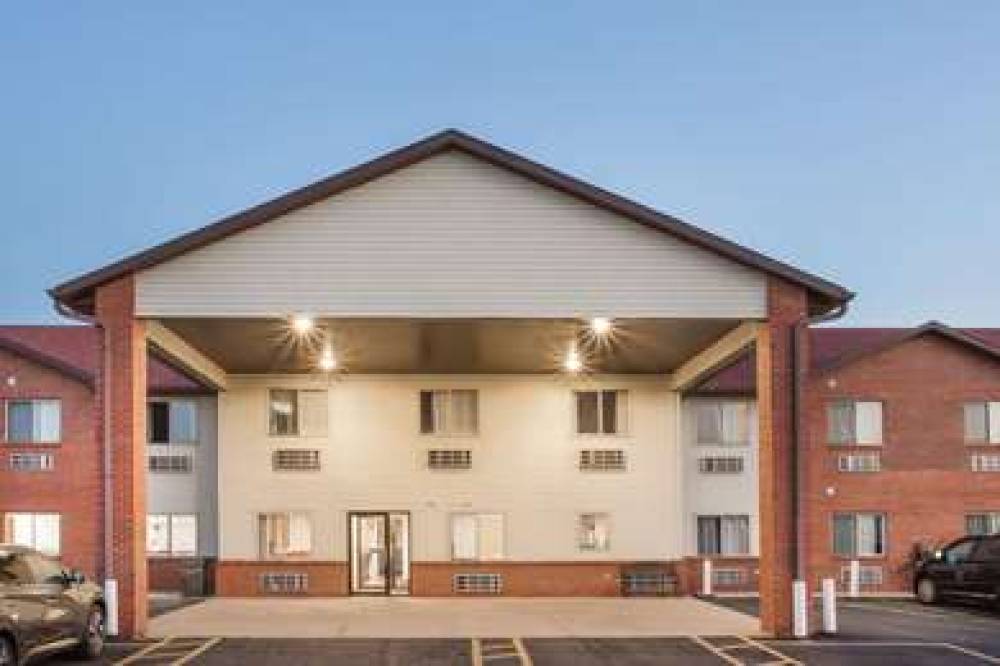 Super 8 By Wyndham Monmouth Il