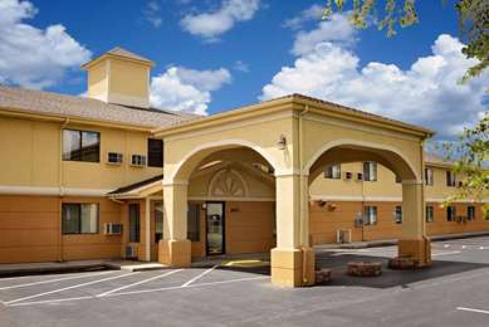Super 8 By Wyndham Muncie/Ball St. College Area