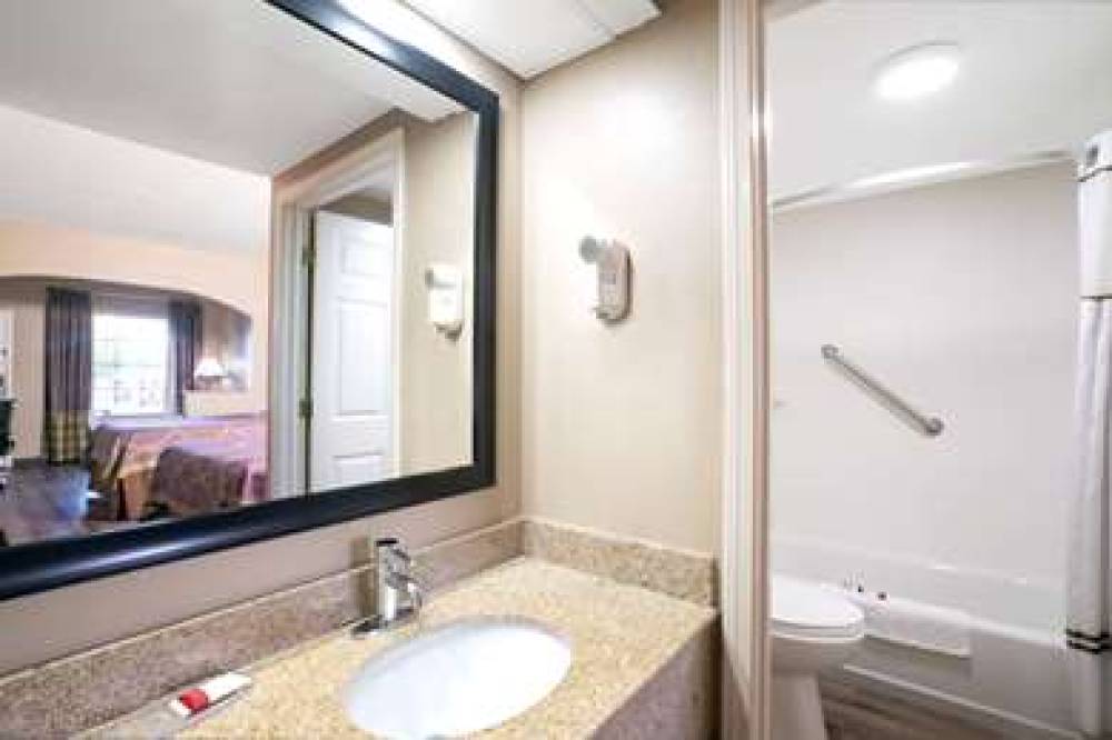 Super 8 By Wyndham Murfreesboro 10