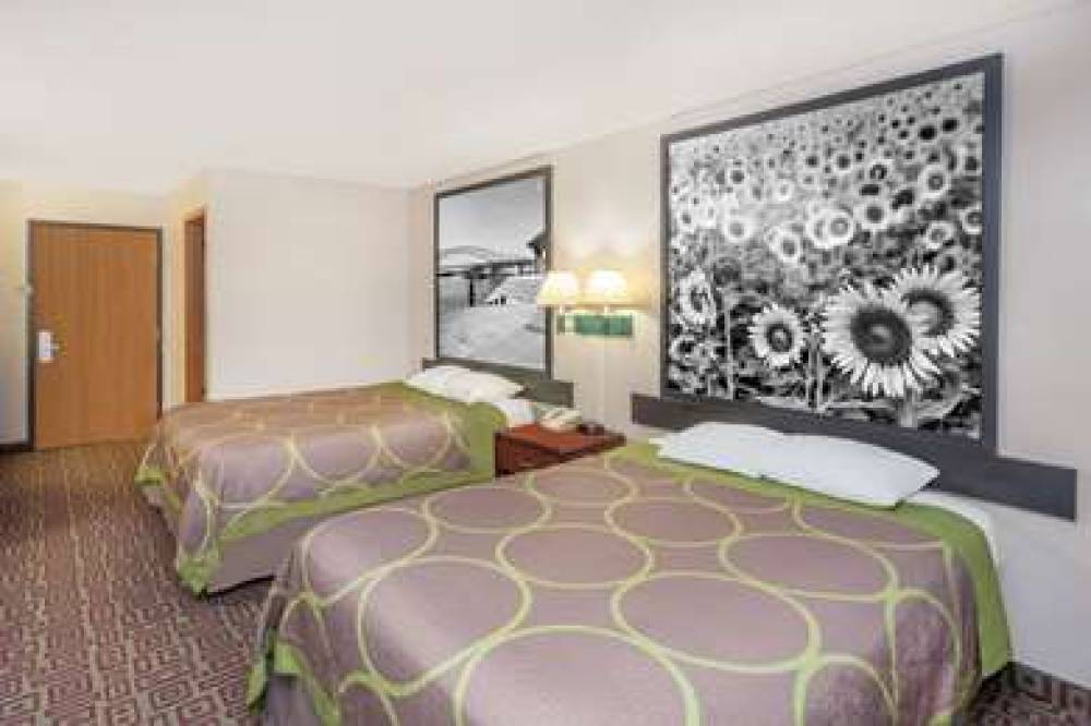 SUPER 8 BY WYNDHAM MUSCATINE 4