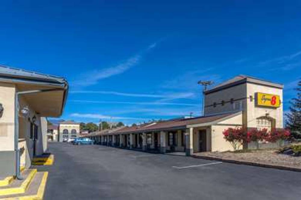 Super 8 By Wyndham NAU Downtown Conference Center 4