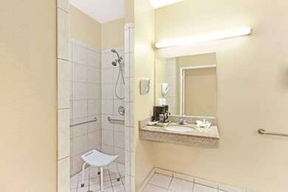 Super 8 By Wyndham North Hollywood 8