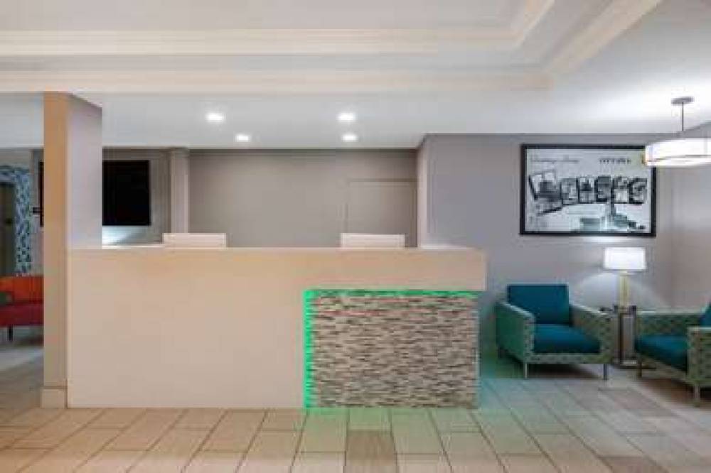 SUPER 8 BY WYNDHAM OTTAWA 4