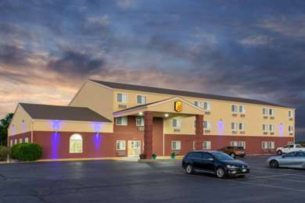 SUPER 8 BY WYNDHAM OTTAWA 2