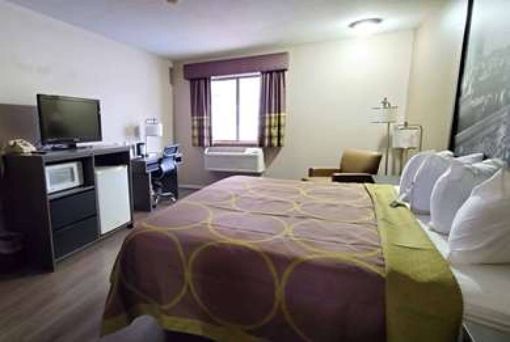 SUPER 8 BY WYNDHAM PARIS 10