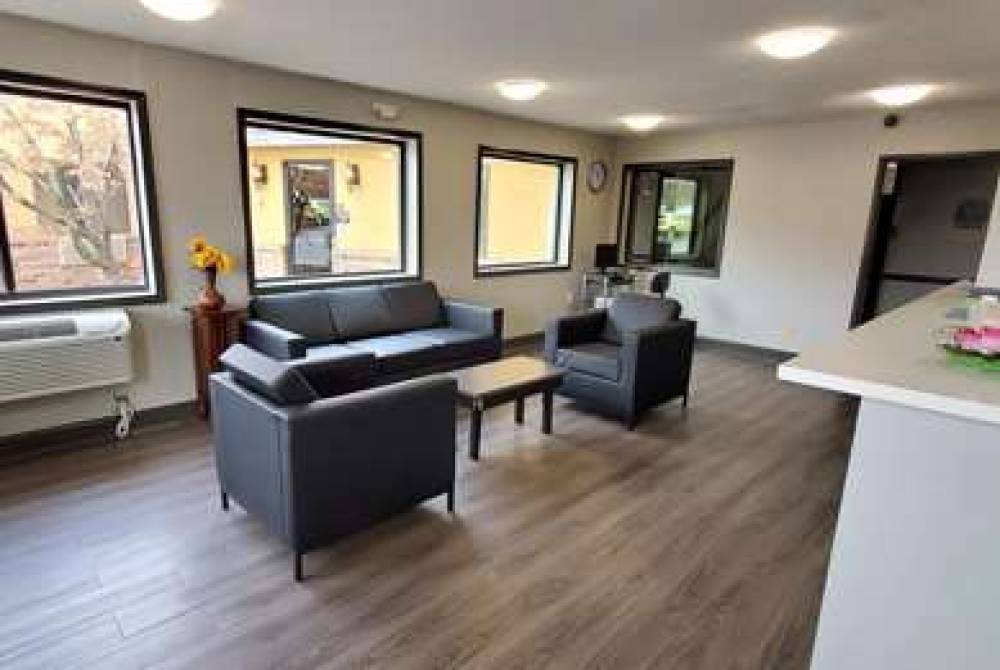 SUPER 8 BY WYNDHAM PARIS 3