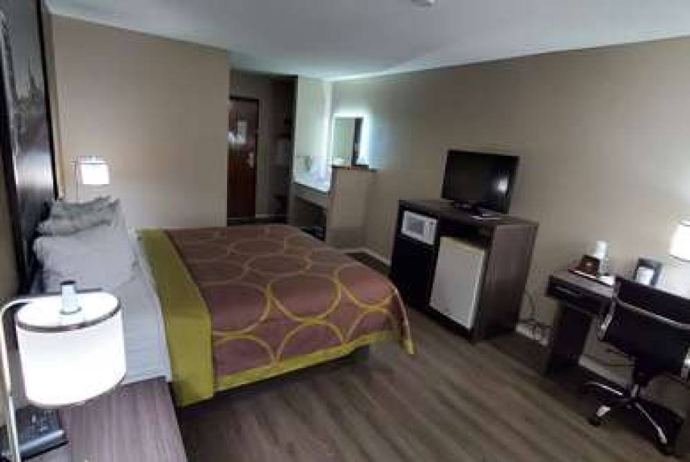 SUPER 8 BY WYNDHAM PARIS 8
