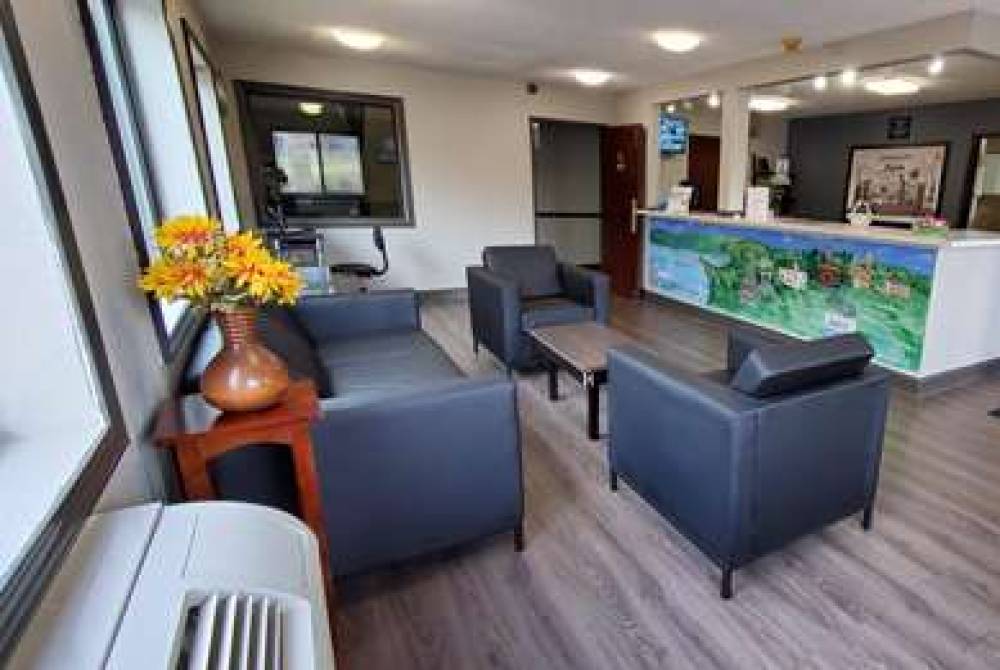 SUPER 8 BY WYNDHAM PARIS 4