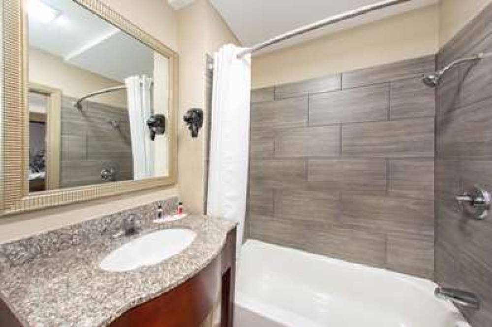SUPER 8 BY WYNDHAM PENSACOLA WEST 5