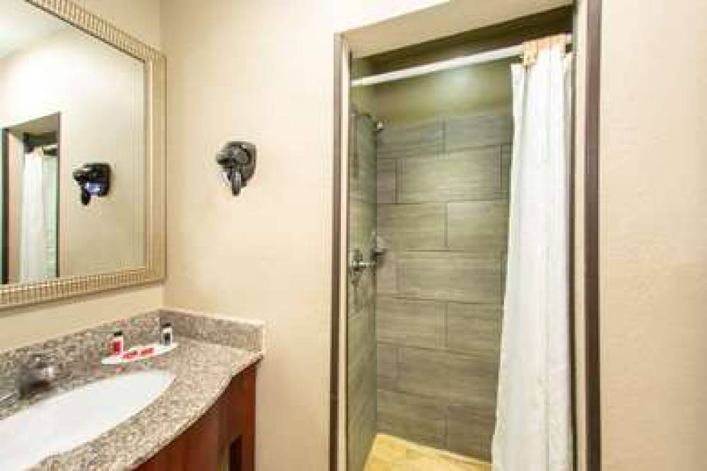 SUPER 8 BY WYNDHAM PENSACOLA WEST 6