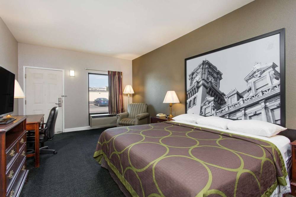 Super 8 By Wyndham Petersburg 8