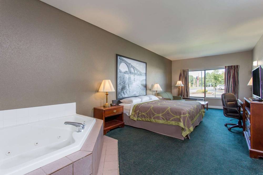 Super 8 By Wyndham Petersburg 2