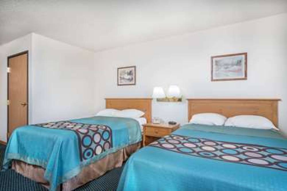 SUPER 8 BY WYNDHAM PHILLIPS 5